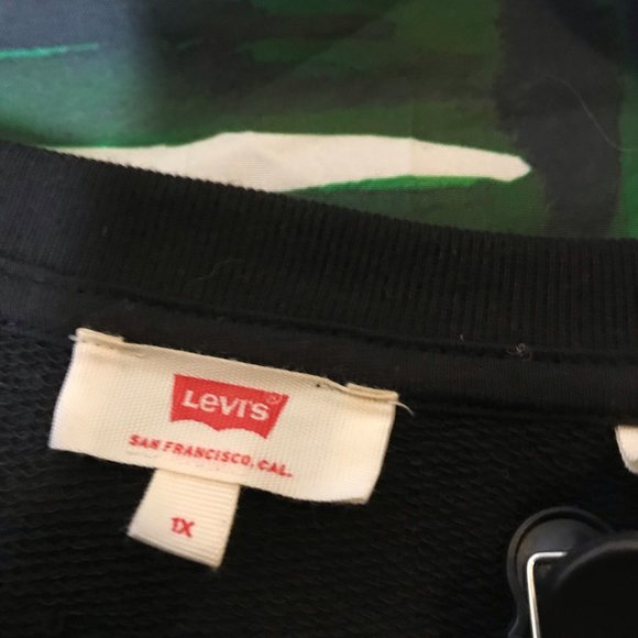 13. $49 Levi’s Women’s Relaxed Graphic Multicolor Long Sleeve Sweatshirt - Picture 6 of 9